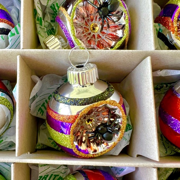 12 Halloween Radko Reflector Glass Ball Ornaments with Black Spiders Inside - Picture 10 of 12